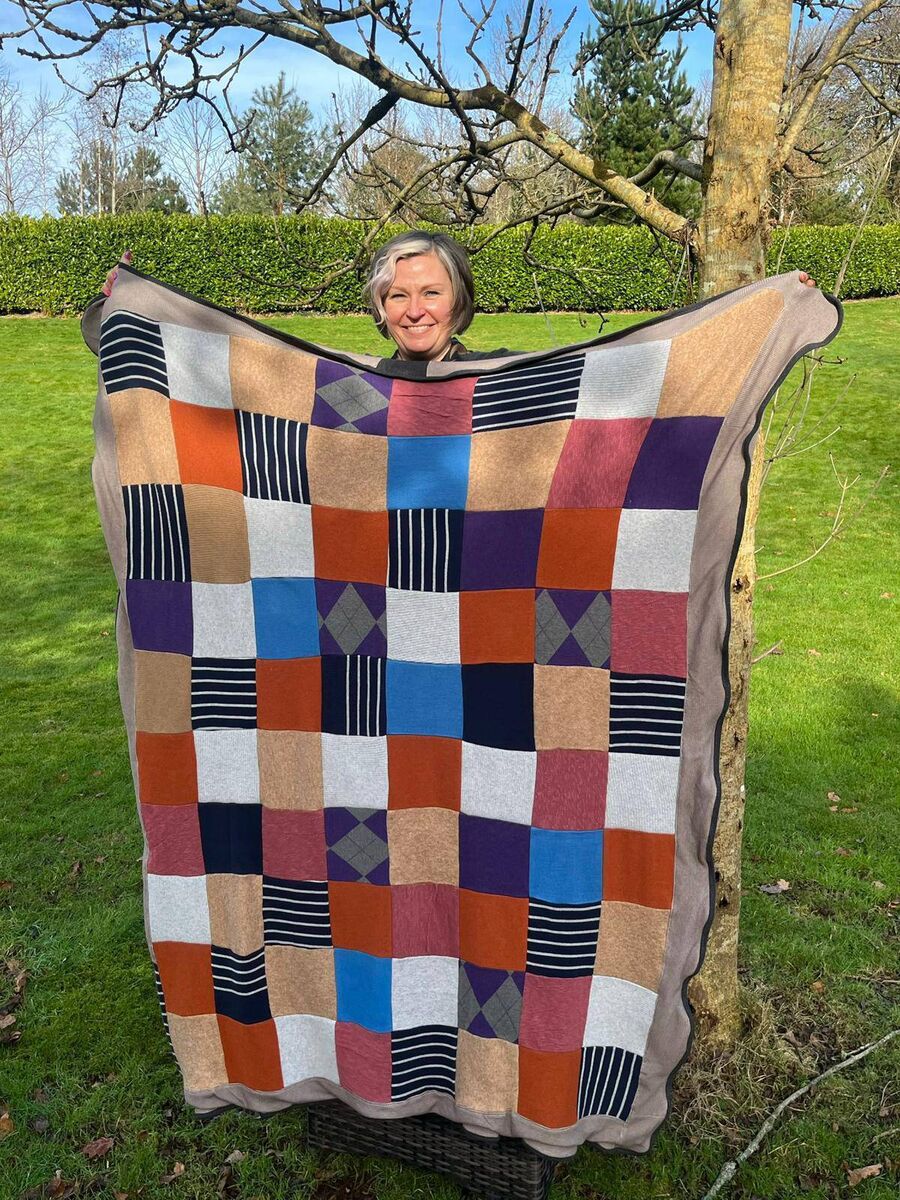  Joanna O’Dowd with a quilt she made.