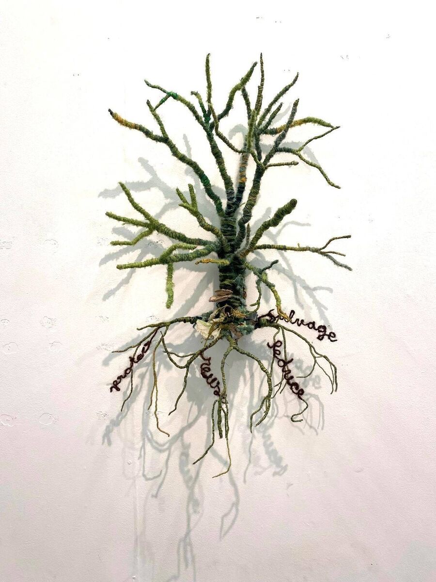 Tree with a message' by Marjan Vos. Wire, recycled threads and yarn 