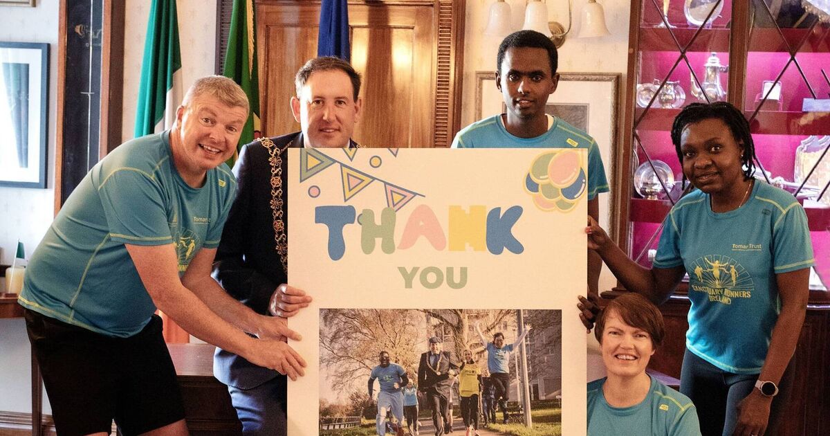 Cork's Sanctuary Runners present giant 'thank you' card to Lord Mayor - Vimarsana News