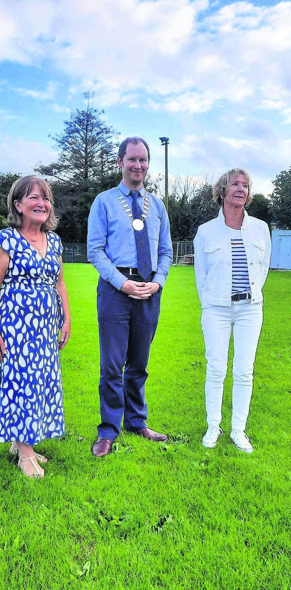 From left, President of the Cobh Group Shirley Watkin, Mayor Alan O’Connor and French President Mme Martine Fleur. Cobh has been twinned with Ploemel in Brittany for 40 years. From left, President of the Cobh Group Shirley Watkin, Mayor Alan O’Connor and French President Mme Martine Fleur. Cobh has been twinned with Ploemel in Brittany for 40 years.