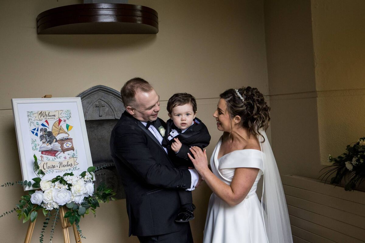 Claire Palmer and Nicolas Panagiodis, with their son Lucas. They were full of praise for Laura and Benny from Cobh, who organized precious photos and videos of the day, for their professionalism and fun to be around.