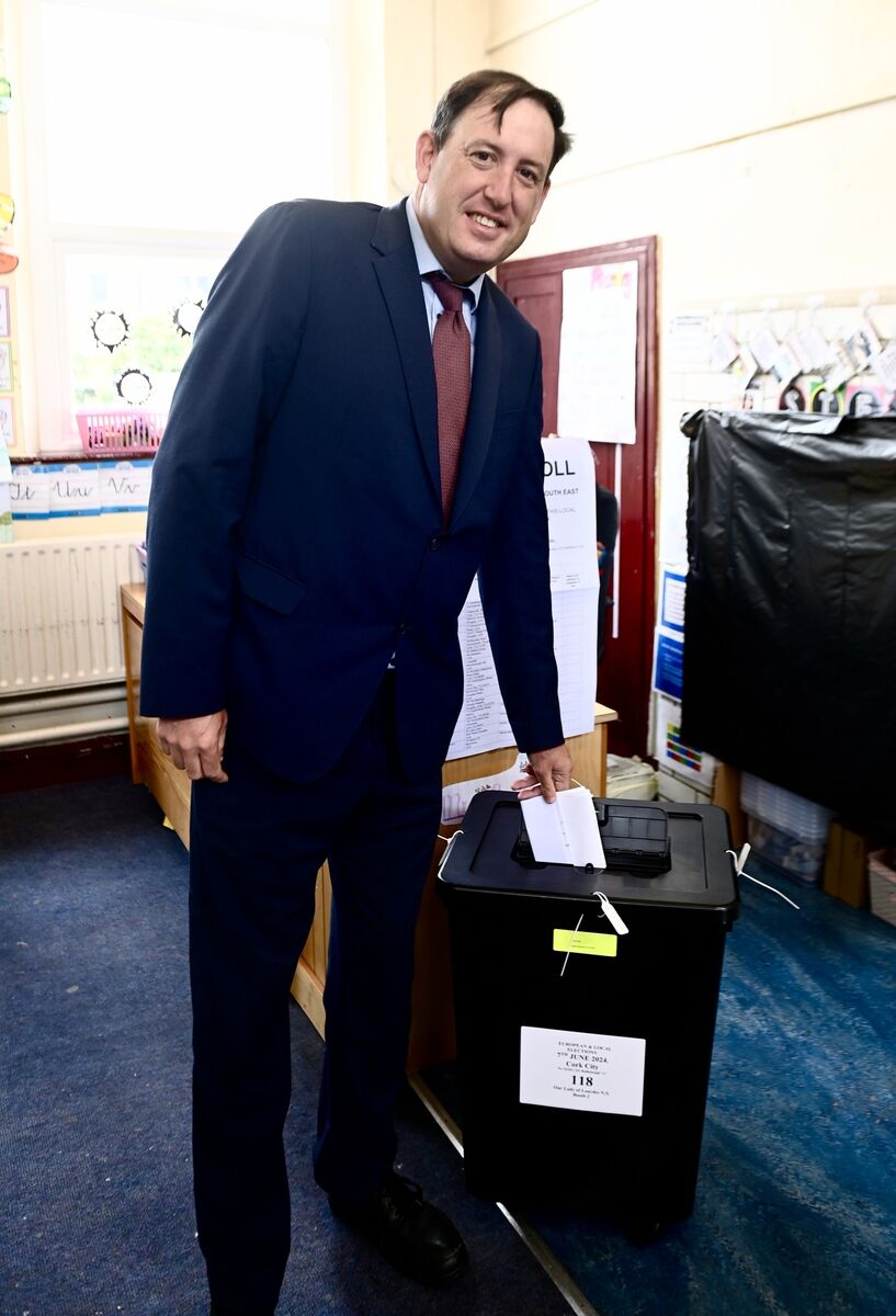 Cllr Kieran McCarthy placing his ballot papers in the ballot box at Our Lady of Lourdes N.S. Ballinlough Cork as Ireland votes in the local and European elections. Pic: Larry Cummins Cllr Kieran McCarthy placing his ballot papers in the ballot box at Our Lady of Lourdes N.S. Ballinlough Cork as Ireland votes in the local and European elections. Pic: Larry Cummins