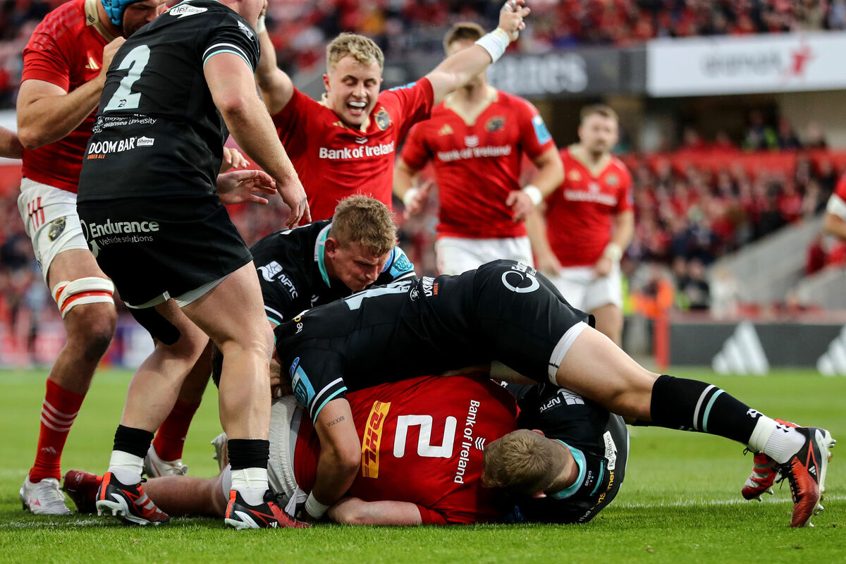 Munster's Niall Scannell scores his side’s second try at Thomond Park. Picture: INPHO/Ben Brady