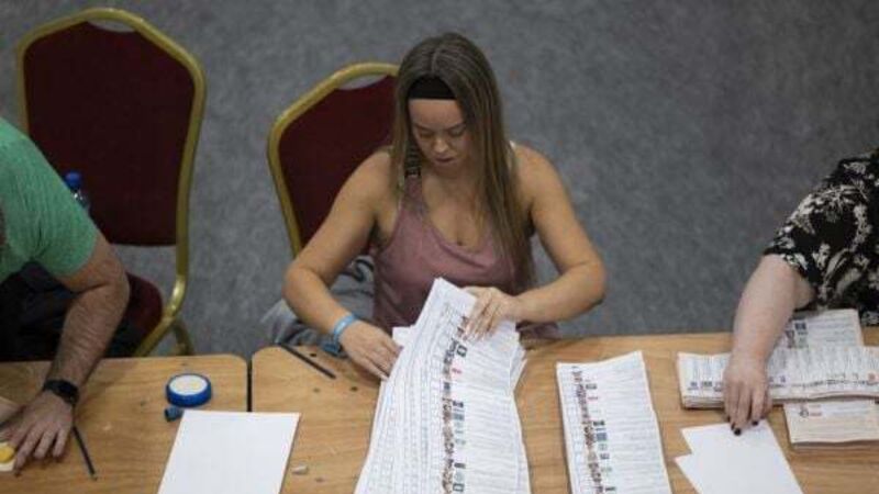 Elections: Early indications show tough day for Sinn Féin, smaller losses for Fine Gael, Fianna Fáil Elections: Early indications show tough day for Sinn Féin, smaller losses for Fine Gael, Fianna Fáil
