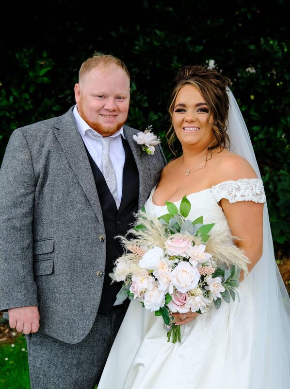 MR AND MRS: Rebecca McGahey and Kevin Kearney, who met while in school, were married at the Oriel House Hotel, Ballincollig.	Pictures: Bismark
