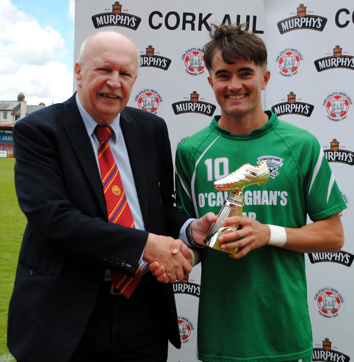 Martin Conlon (chairman of the Cork AUL) presents the man of the match award (sponsored by Gary McCarthy Trophies) to Coachford's Cialan O'Sullivan.