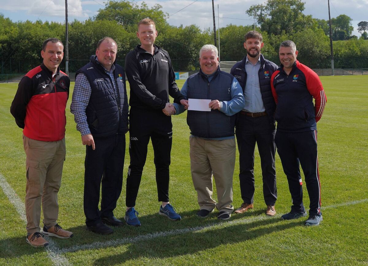 At the presentation of the Cumann Réiteoirí Ceanntar na Cathrach C.L.G. and City Division GAA, Higher Education GAA Referees’ Bursary to recipient Seán Ó hArgáin, Brian Dillons, third from left, were: Cathal O Murc; Keith Ricken, MTU; Eddie Murph, City Division secretary making the presentation; Brian Kelleher MTU staff member and Kevin O'Callaghan, MTU Cork GAA Development Officer. At the presentation of the Cumann Réiteoirí Ceanntar na Cathrach C.L.G. and City Division GAA, Higher Education GAA Referees’ Bursary to recipient Seán Ó hArgáin, Brian Dillons, third from left, were: Cathal O Murc; Keith Ricken, MTU; Eddie Murph, City Division secretary making the presentation; Brian Kelleher MTU staff member and Kevin O'Callaghan, MTU Cork GAA Development Officer.