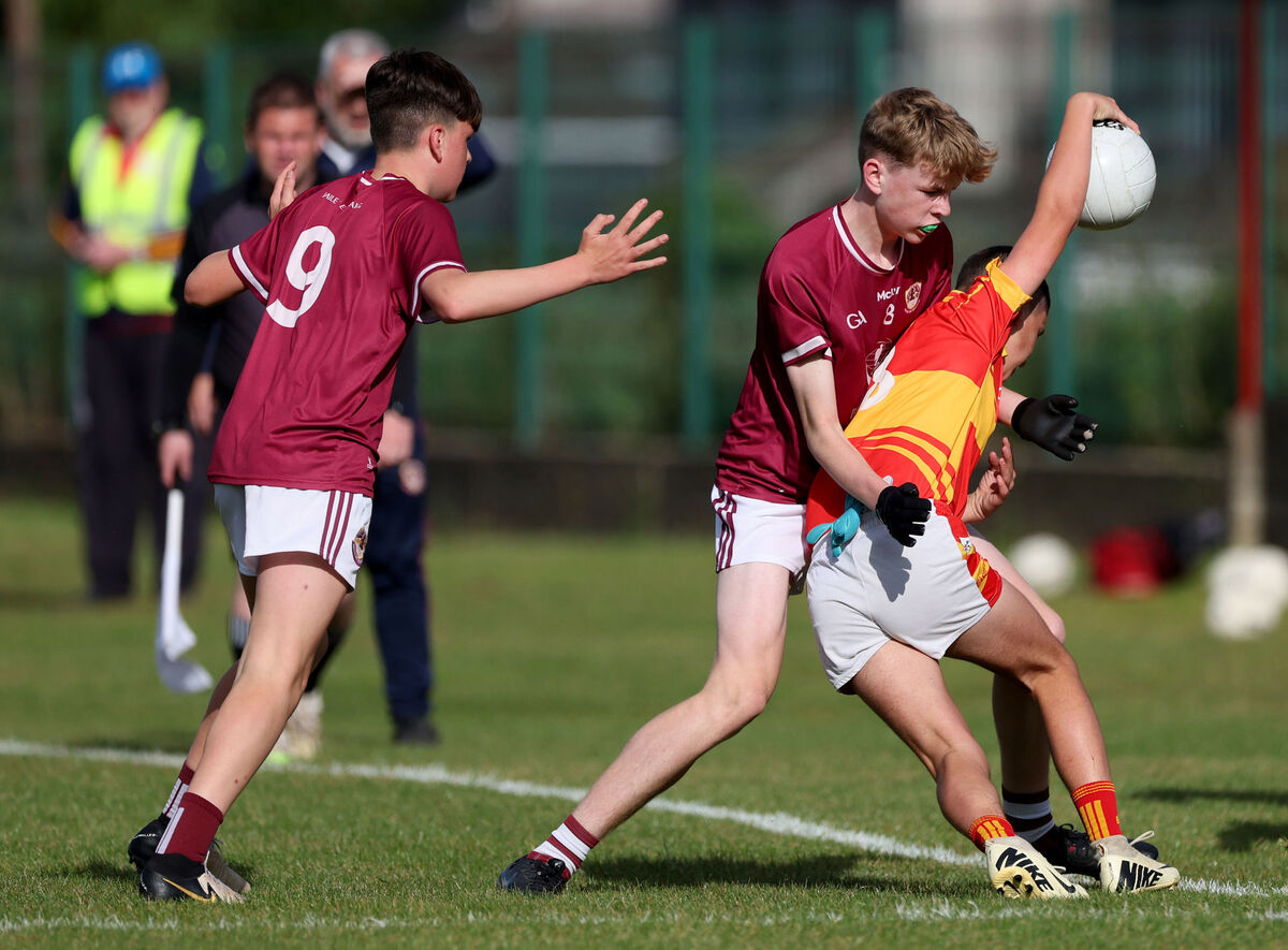 Conor Murphy, Éire Óg, battles with Max O'Shea and Conor Enright, Bishopstown. Picture: Jim Coughlan.  Conor Murphy, Éire Óg, battles with Max O'Shea and Conor Enright, Bishopstown. Picture: Jim Coughlan.