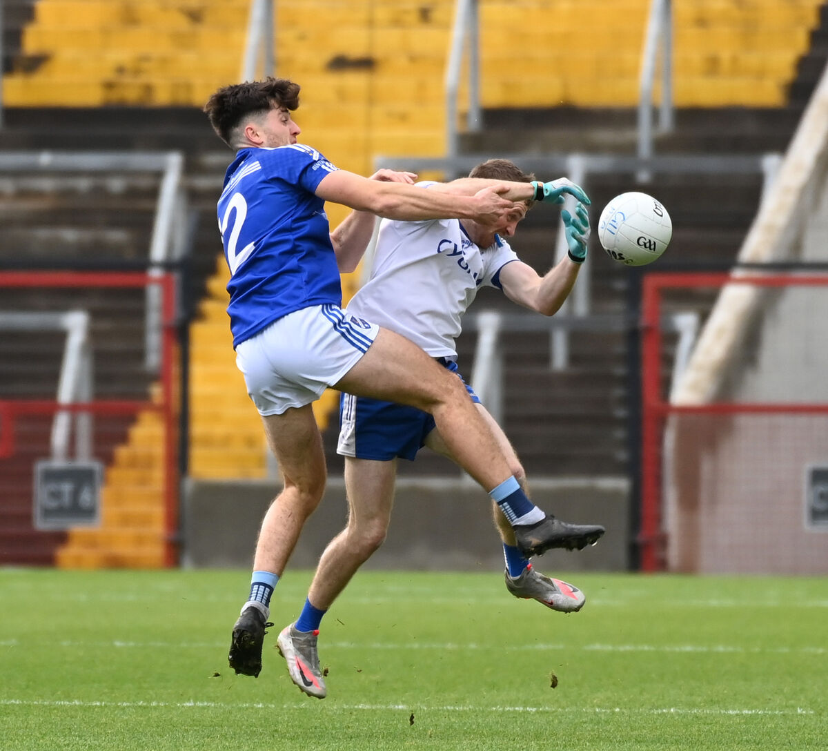 Bantry Blues' Shane Keevers tussles with Cill na Martra's Ciarán Ó Duinnín during the PIFC final last year. Picture: Eddie O'Hare