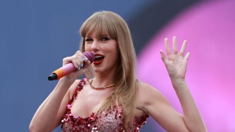 Taylor Swift delights Dublin fans as she praises Irish storytellers and accents Taylor Swift delights Dublin fans as she praises Irish storytellers and accents