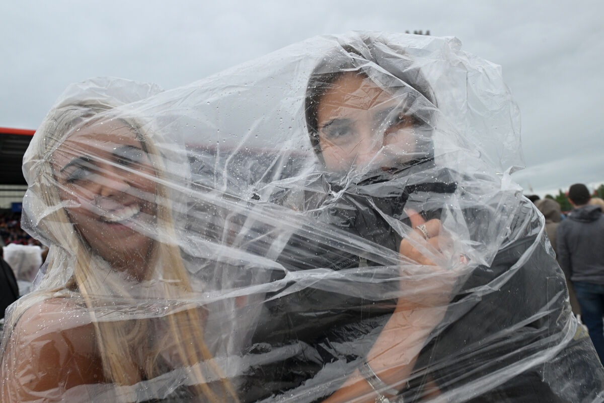 Girls cover up for the rian at the Cian Ducrot concert at Virgin Media Park, Cork. Picture Dan Linehan Girls cover up for the rian at the Cian Ducrot concert at Virgin Media Park, Cork. Picture Dan Linehan