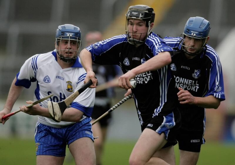 Cork County SHC, Ballinhassig vs Sarsfields, Pairc Ui Chaoimh. Ballinhassig's Brian O'Sullivan; Sarsfields' Cian McCarthy and Ronan Murphy. 