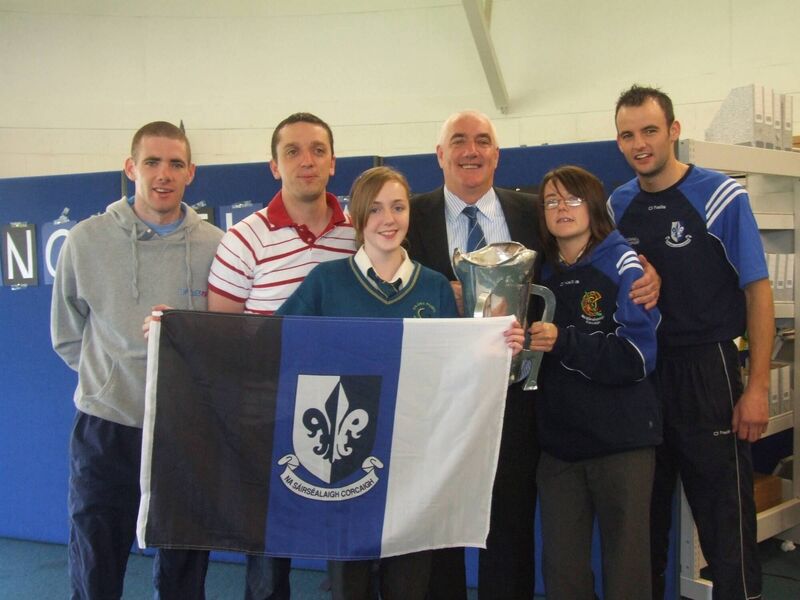 All the Sars Murphy Clan gathered together when Evening Echo County Champions call to Glanmire Community College last Wednesday: Left to right / / Tadgh Og Murphy, John Murphy Niamh O'Connor Tadgh Murphy Chairman Sars Hurling Club ( holding Sean Og Murphy,) Louise Murphy and Ronan Murphy.