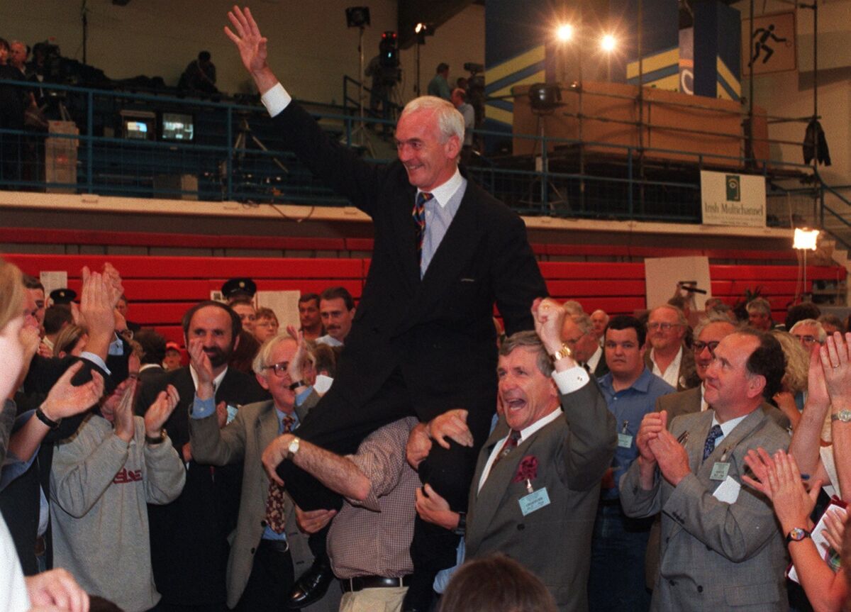 Hugh Coveney after his election at the count centre in the Neptune Stadium, 1997. Photo: Maurice O'Mahony