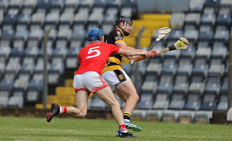 Caoimhin O'Mainnin, Uibh Laoire, battles with Anthony O'Neill, Buttevant. Caoimhin O'Mainnin, Uibh Laoire, battles with Anthony O'Neill, Buttevant.
