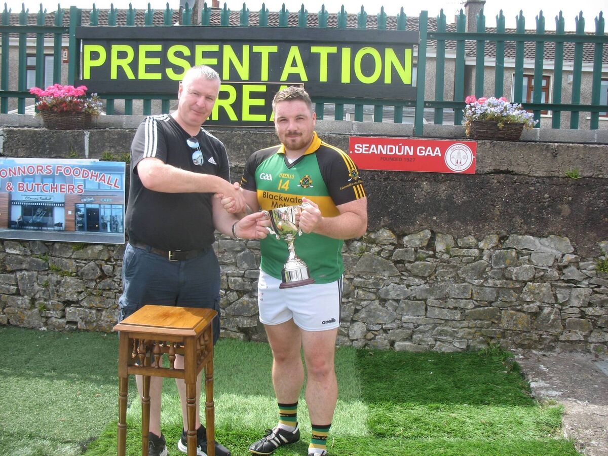 Cormac O'Connor (representing O'Connor's Butchers and Foodhall) presenting the Craobh Rua Cup to Glen Rovers winning Captain Eric Healy. Cormac O'Connor (representing O'Connor's Butchers and Foodhall) presenting the Craobh Rua Cup to Glen Rovers winning Captain Eric Healy.