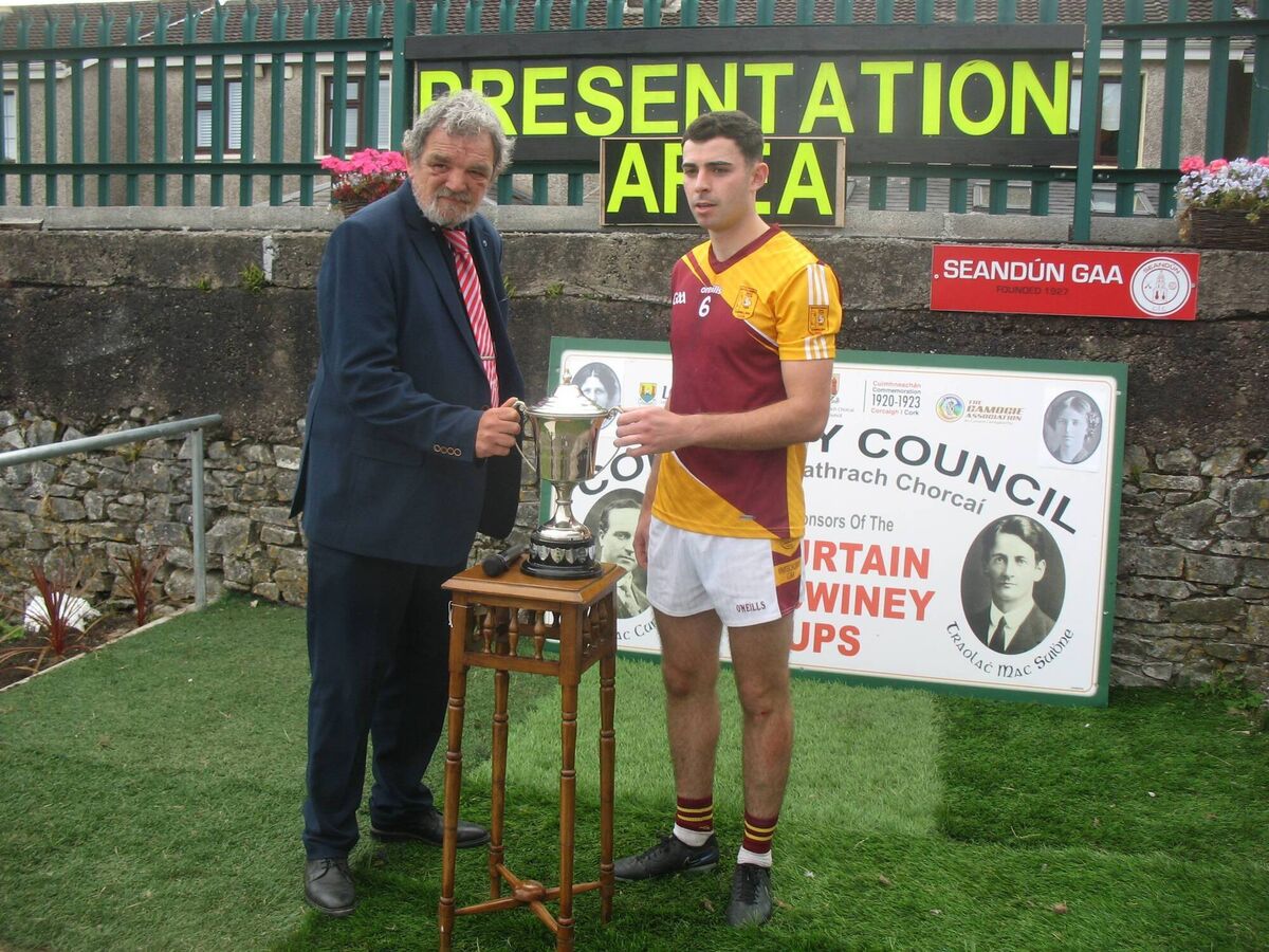 Seandún Chairman Michael Buckley presents the MacCurtain Cup to Mark Callanan (Whitechurch winning captain).  Seandún Chairman Michael Buckley presents the MacCurtain Cup to Mark Callanan (Whitechurch winning captain).