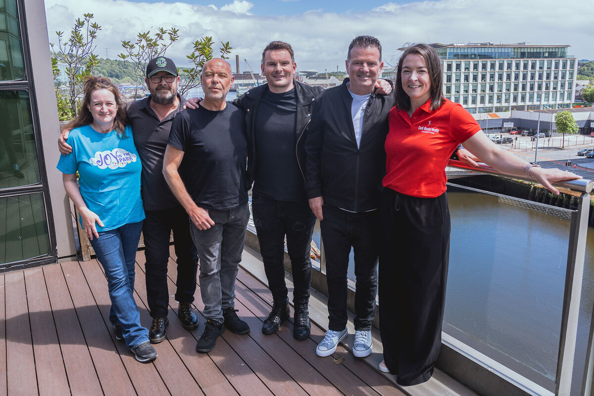  Linda Plover (Organiser, Joy In the Park) and Aisling Keane (Cork Mental Health Foundation pictured with ASLAN members Joe Jewell, Alan Downey and Billy McGuinness with Lee Tomkins, at the Clayton Hotel in Cork, have been announced as this year’s headline act for JOY IN THE PARK which takes place in Fitzgerald's Park in Cork on Sunday July 21 to promote mental health awareness