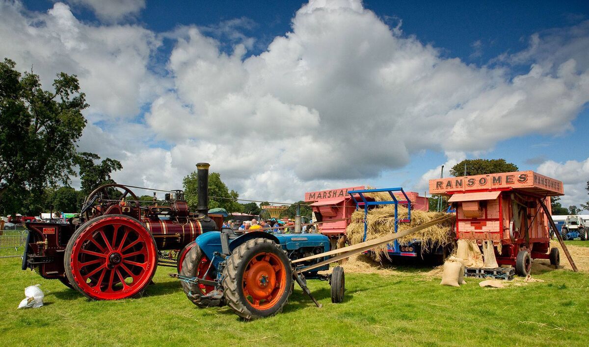 Vintage threshing display. Vintage threshing display.