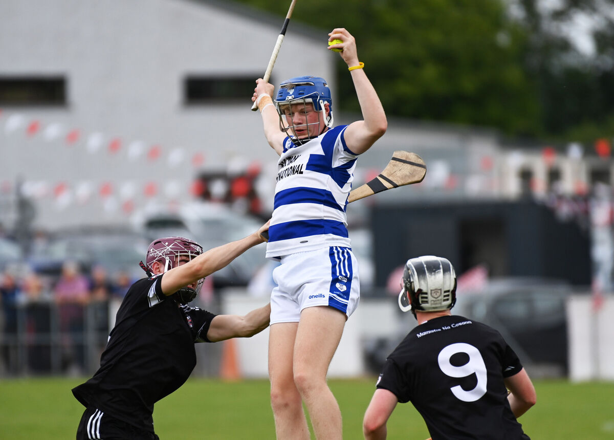 Inniscarra's Daragh O'Brien wins the sliotar from Midleton's Sean McGarry and Darragh Egan during the Premier 1 MHC, round 1 at Ballyanley. Picture: Eddie O'Hare