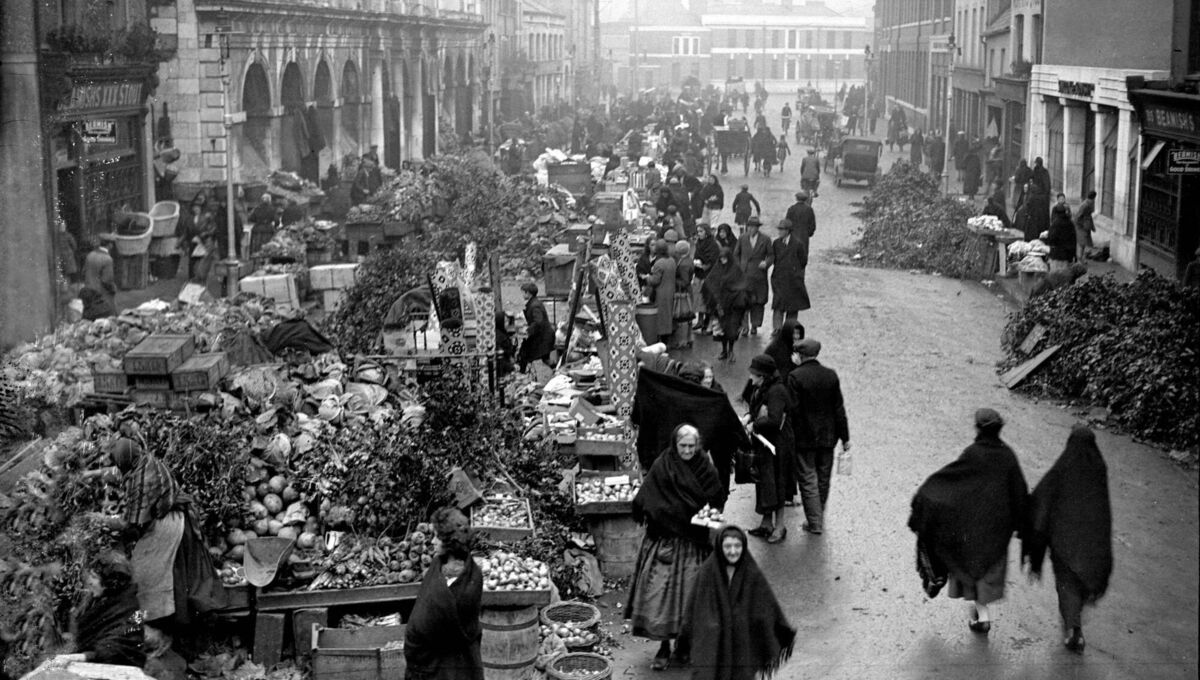 Christmas week at the Coal Quay in 1933. 