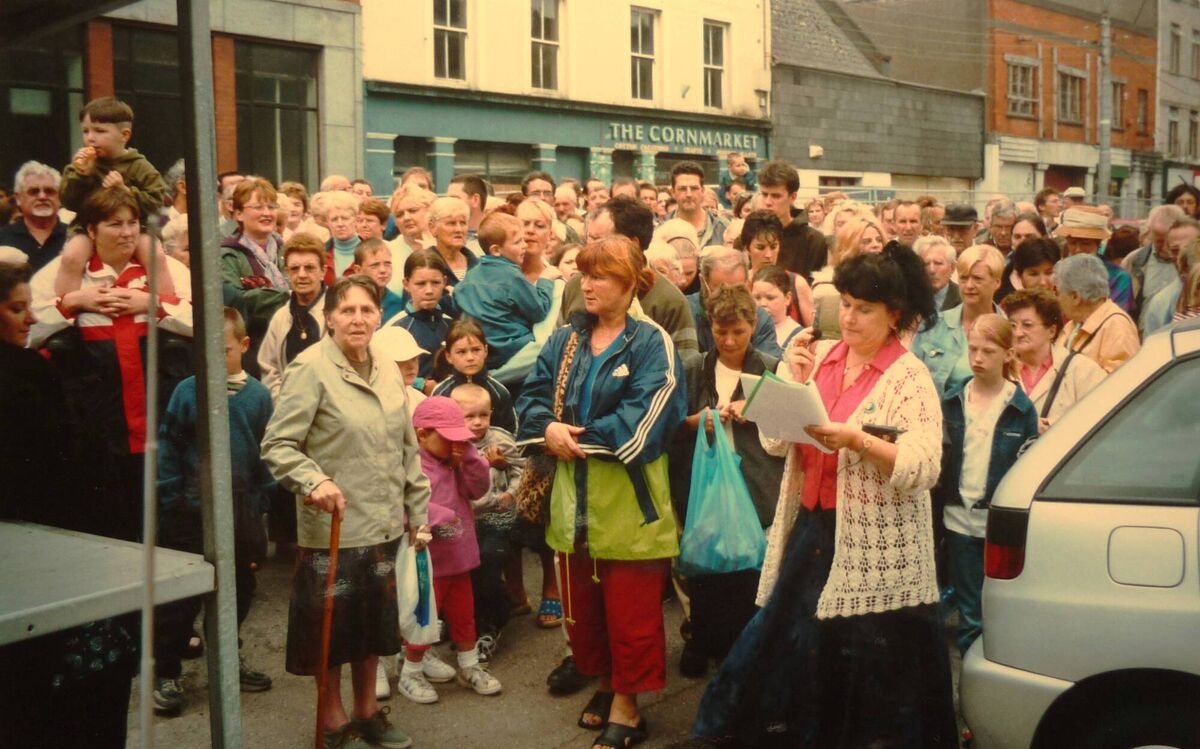 Ned Harrington, Cork Writer, recalls: “A man, bare from the waist up, used to lie on a bed of sharp pointed nails some Saturdays at the southern end of the Coal Quay. The crowd would be all around watching and he would invite them to touch the point of the nails and see how sharp they were."