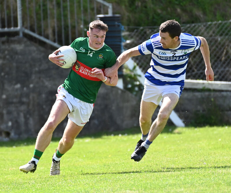 Clonakilty's Conor Daly takes on Castlehaven's Johnny O'Regan. Picture: Eddie O'Hare Clonakilty's Conor Daly takes on Castlehaven's Johnny O'Regan. Picture: Eddie O'Hare