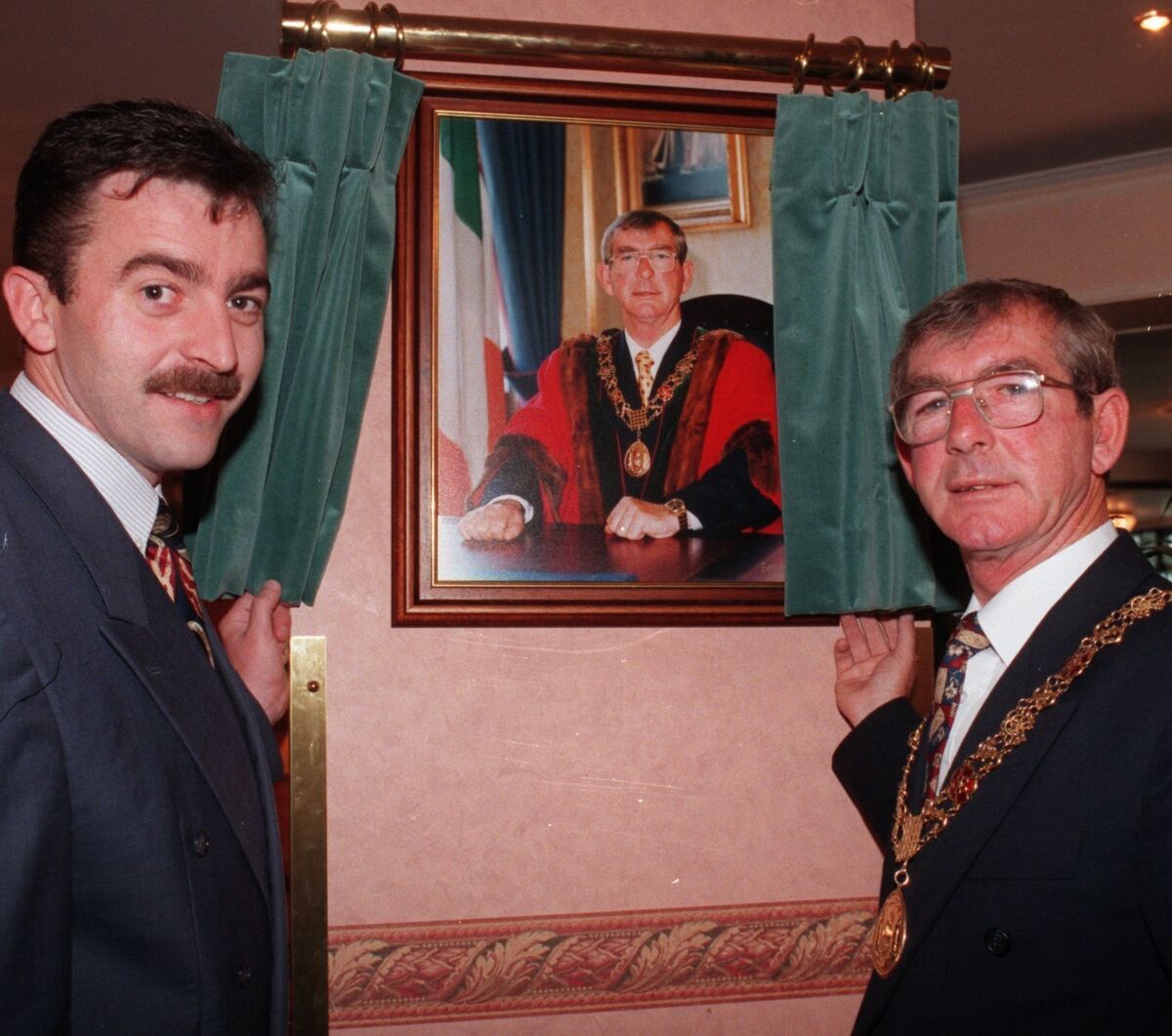 The Lord Mayor of Cork Cllr Dave McCarthy unveiling a portrait of himself in the foyer of Fitzpatricks Silversprings Hotel during his time in office in 1997/8