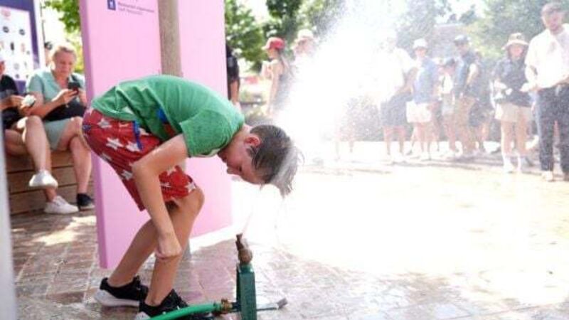 Olympic athletes and fans struggle to stay cool as Paris temperatures soar Olympic athletes and fans struggle to stay cool as Paris temperatures soar
