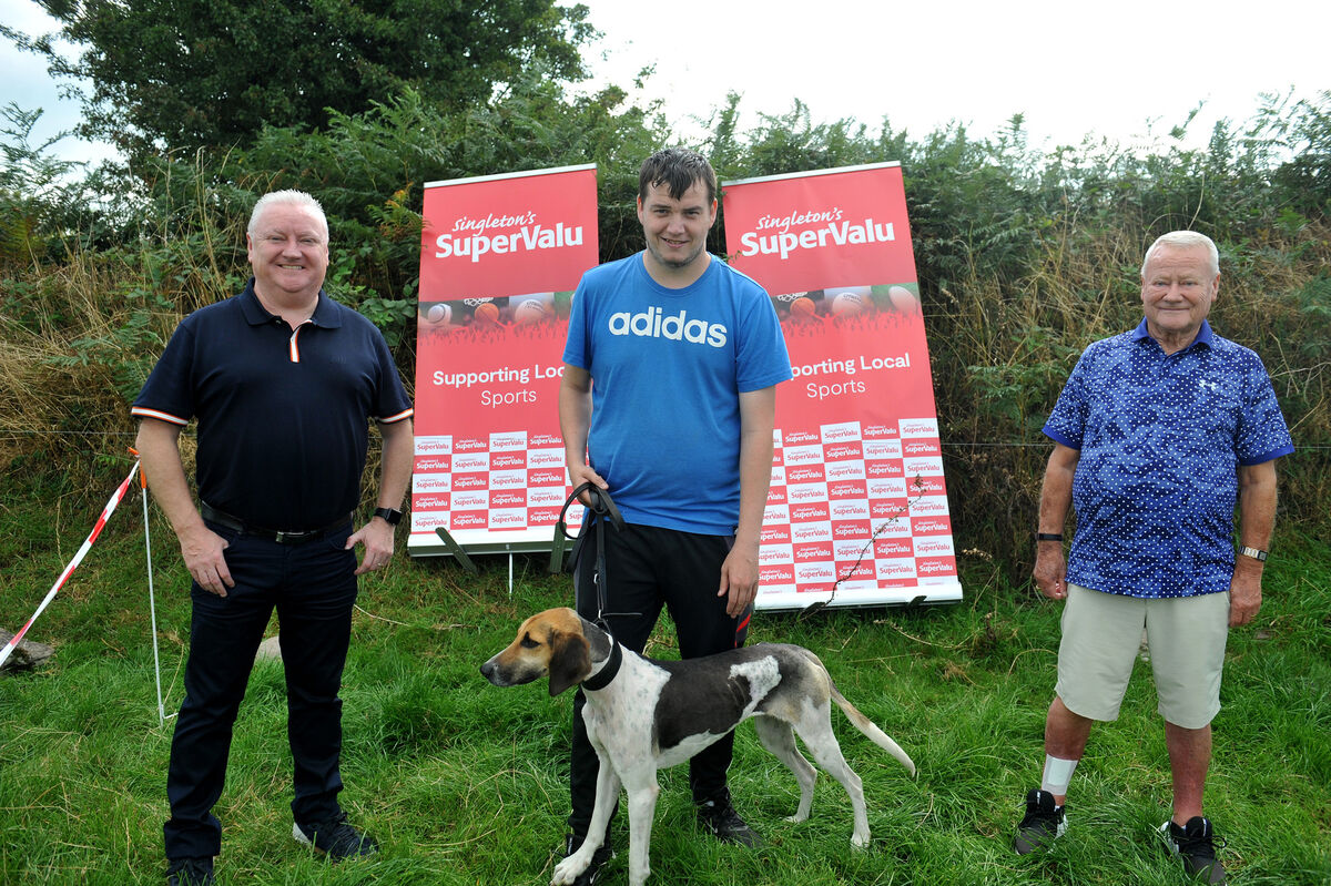  Puppy draghunt winner Jamie Wyse with winning dog High Miss, from Griffin United, with sponsors Tomás and Tom Singleton last year. Picture: Larry Cummins