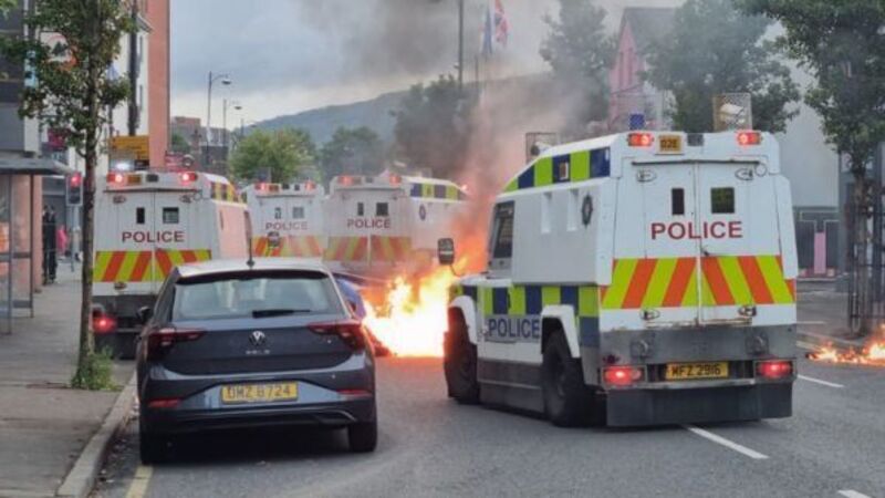 Business and cars set on fire as fresh violence breaks out in Belfast Business and cars set on fire as fresh violence breaks out in Belfast