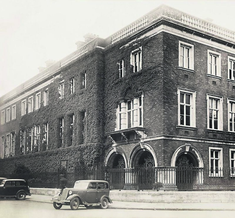 Exterior of Crawford Municipal School of Art around 1935