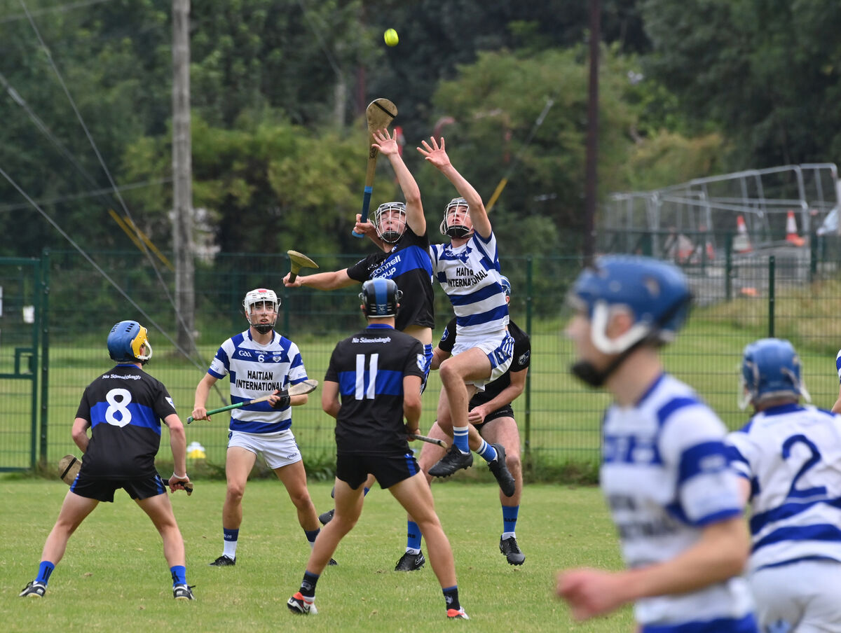 Sarsfields' Darragh O’Donovan going high with Jack O’Mahony of Inniscarra. Picture: Dan Linehan