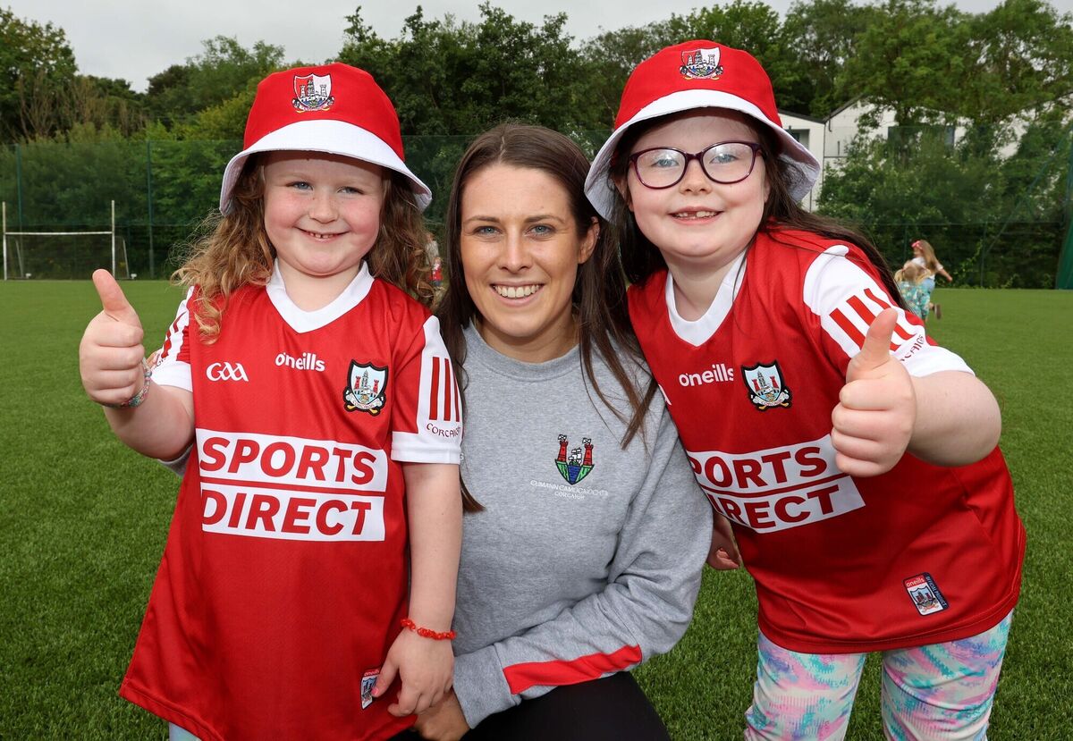  Molly Lynch, Sarsfields Camogie &amp; Cork Senior Camogie Captain with her cousins Rosie and Anna O'Keeffe. Picture: Jim Coughlan.
