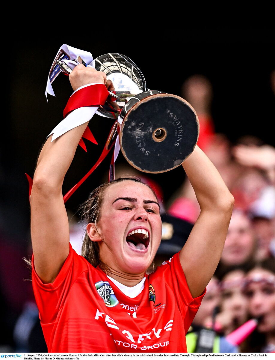 Cork captain Lauren Homan lifts the Jack Mills Cup after Cork's victory.Picture: Piaras Ó Mídheach/Sportsfile