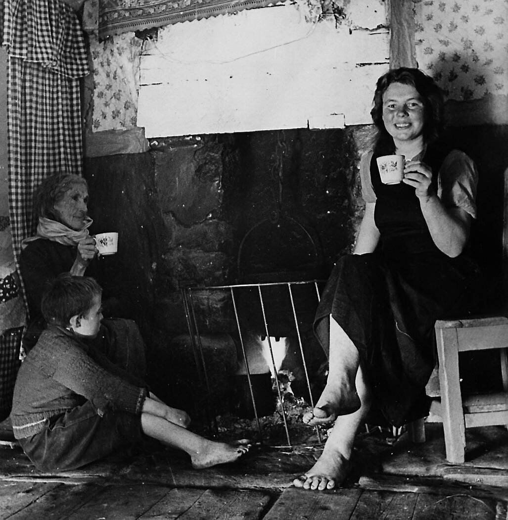 A family drinking tea by the hearth in a Donegal cottage in 1945. Picture: Ron Bell/Fox Photos/Getty Images)