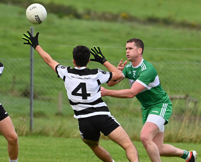 Macroom's Fintan Goold gets off his pass from Castletownbere's Jonathan Rosales Harrington. Picture: Eddie O'Hare Macroom's Fintan Goold gets off his pass from Castletownbere's Jonathan Rosales Harrington. Picture: Eddie O'Hare
