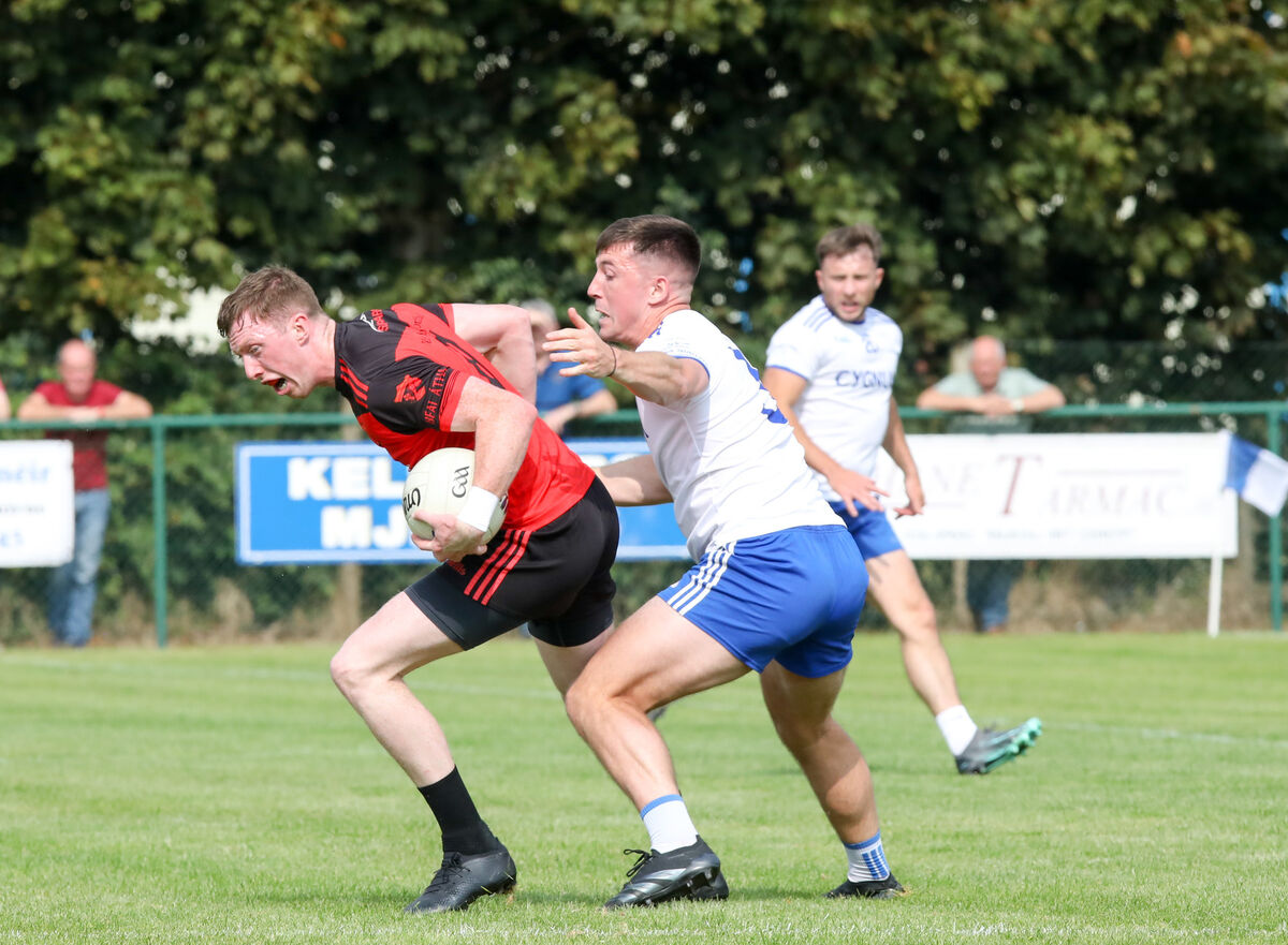 Béal Átha'n Ghaorthaidh's Conchur Ó Loingsigh tries to break free from a tackle by Tadhg Ó Corcora of Cill na Martra. Picture: David Creedon Béal Átha'n Ghaorthaidh's Conchur Ó Loingsigh tries to break free from a tackle by Tadhg Ó Corcora of Cill na Martra. Picture: David Creedon