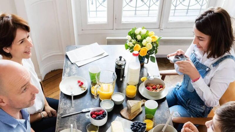 The value of a mealtime and a kitchen table in modern world The value of a mealtime and a kitchen table in modern world