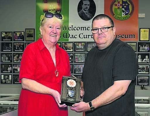 Caitríona Twomey of Cork Penny Dinners making a presentation of a symbolic Jack McAuliffe plaque to Anthony Connolly of the Glen BC at the Cork Boxing Museum in Blackpool. Picture: Doug Minihane
Caitríona Twomey of Cork Penny Dinners making a presentation of a symbolic Jack McAuliffe plaque to Anthony Connolly of the Glen BC at the Cork Boxing Museum in Blackpool. Picture: Doug Minihane