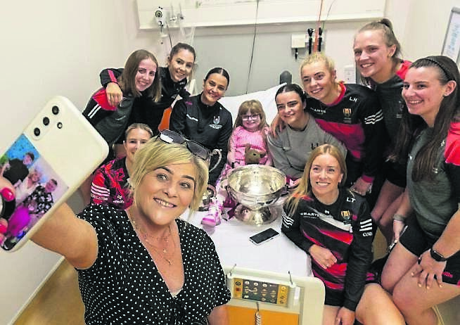 Young Lexie O’Riordan from Ballyvolane (centre) poses with members of Cork winning Senior and Intermediate All-Ireland Camogie teams at CUH, as Lexie’s mum Sylvia grabs a selfie. Picture: Brian Lougheed
Young Lexie O’Riordan from Ballyvolane (centre) poses with members of Cork winning Senior and Intermediate All-Ireland Camogie teams at CUH, as Lexie’s mum Sylvia grabs a selfie. Picture: Brian Lougheed