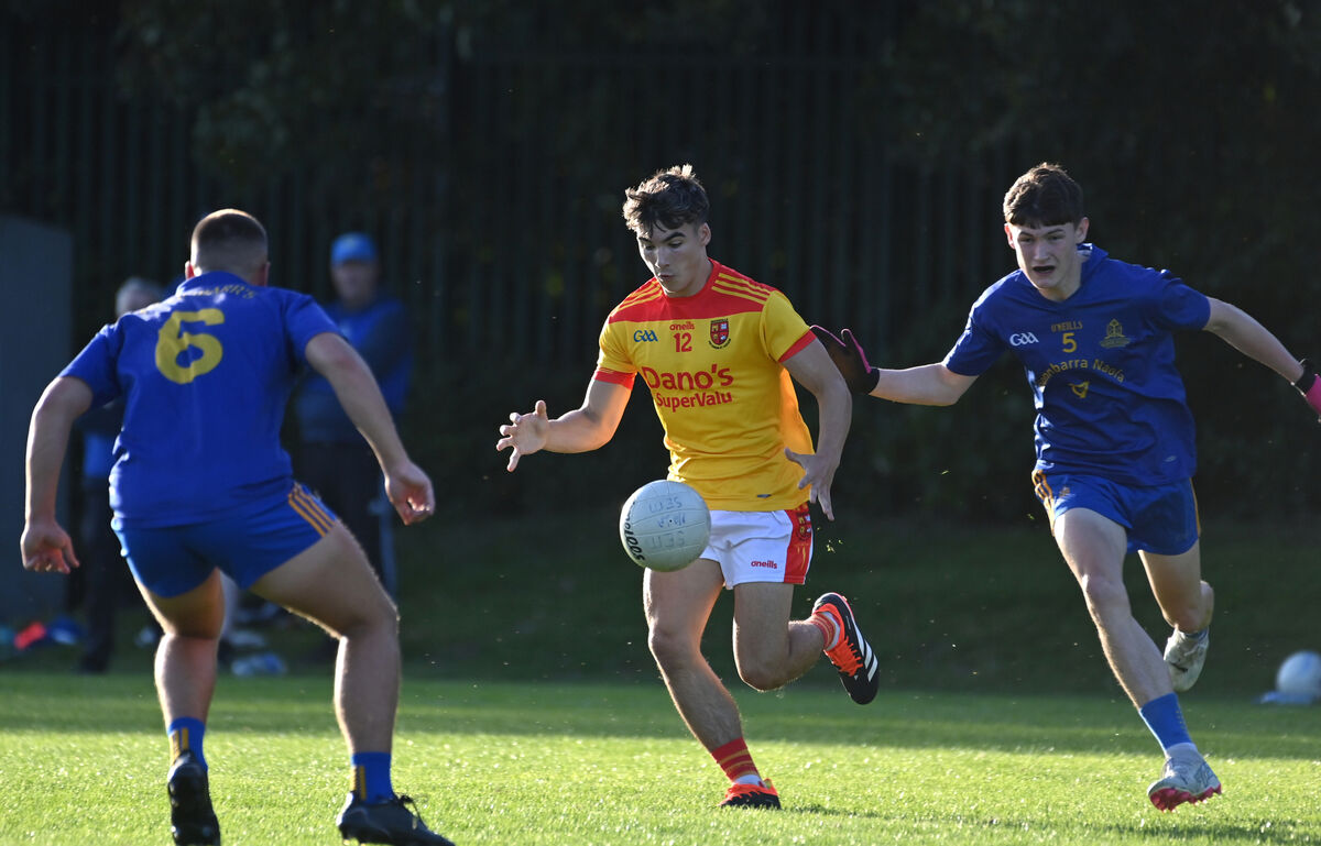  St Finbarr's Matthew Aherne and Trevor Howe looking to stop the breaking Aaron Murphy, Mallow. Picture: Dan Linehan