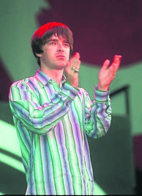 Noel Gallagher applauds his Cork fans in 1996. Pic: Eddie O’Hare
                    