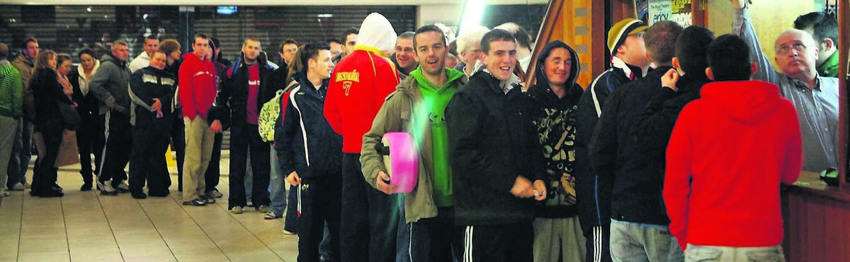 Flashback:  Getting tickets the old-fashioned way as Oasis fans queue to buy them at Ticketmaster, Merchants Quay Shopping Centre, Cork, in 2008. Picture: Denis Scannell