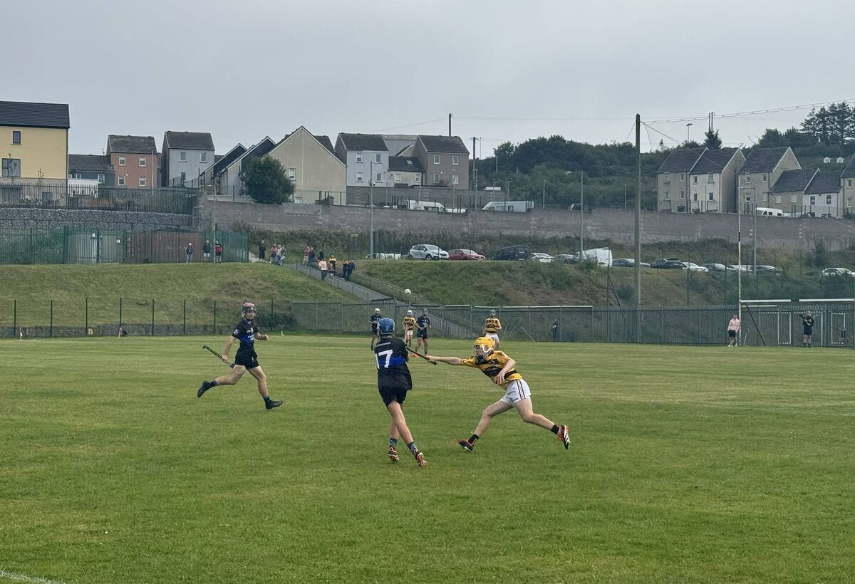 Sarsfields' Sean Carey looks for a pass to Adam Twomey while Na Piarsaigh's Jack O'Connor challenges.