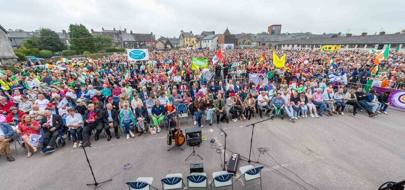 The huge crowd who turned out to welcome home the Olympic rowers in Skibbereen. Picture: Andy Gibson
