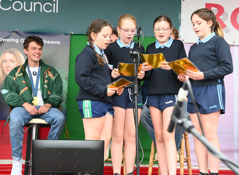 Girls from Kilcoe NS who read a poem, Ina O'Driscoll, Emma Keohane, Roisin Harte and Isabelle Hoffman, to welcome home Irish Olympic rowers Paul O'Donovan, Fintan McCarthy, Aoife Casey and Emily Hegarty from Skibbereen back to the town on Sunday. Picture: Eddie O'Hare