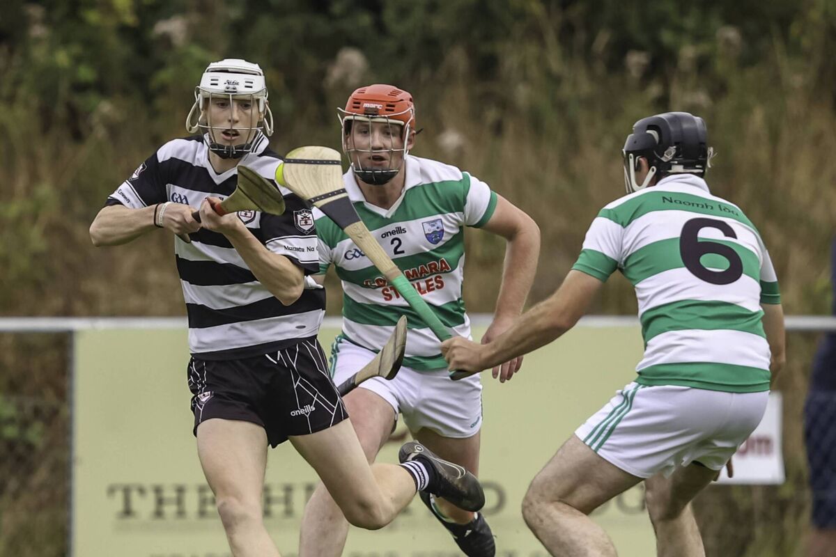 Cathal Beausang, Midleton under pressure fro Bobby McCarthy and Michael O'Brien. Picture: Denis O'Flynn Cathal Beausang, Midleton under pressure fro Bobby McCarthy and Michael O'Brien. Picture: Denis O'Flynn
