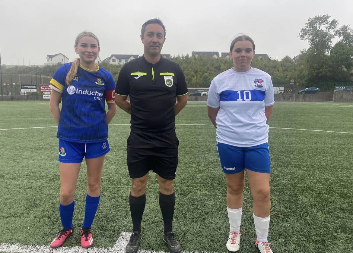 Carrigaline captain Molly Gray and Wilton captain Robyn Murphy, alongside referee Dave O'Mahony.