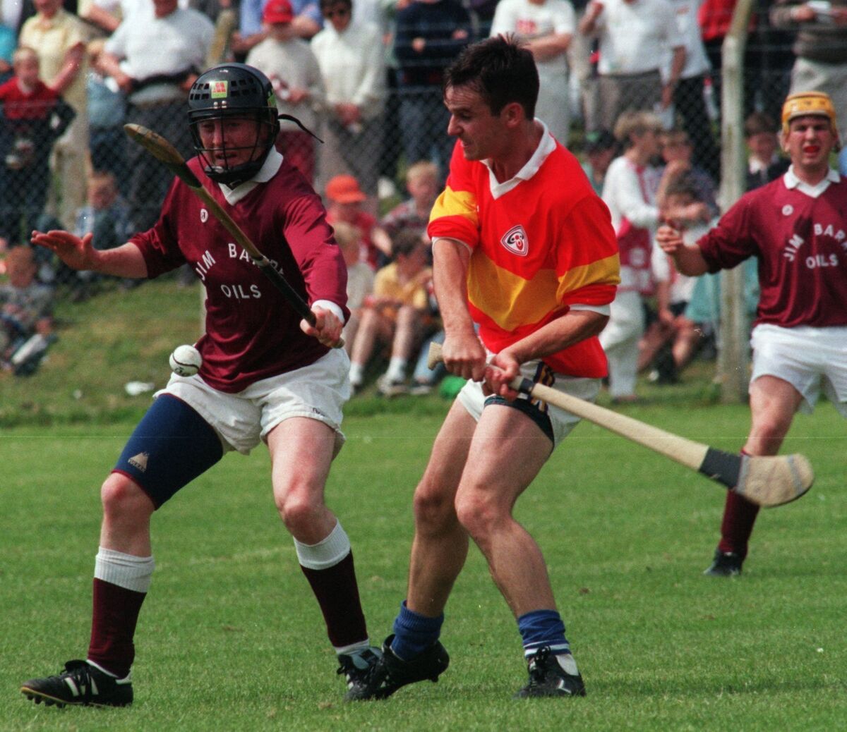 Argideen Rangers' Barry Harte tries to block this shot by Éire Óg's Colm Óg Sheehan. Picture : Eddie O'Hare 